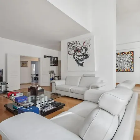 Pantheon Beast Apartment *